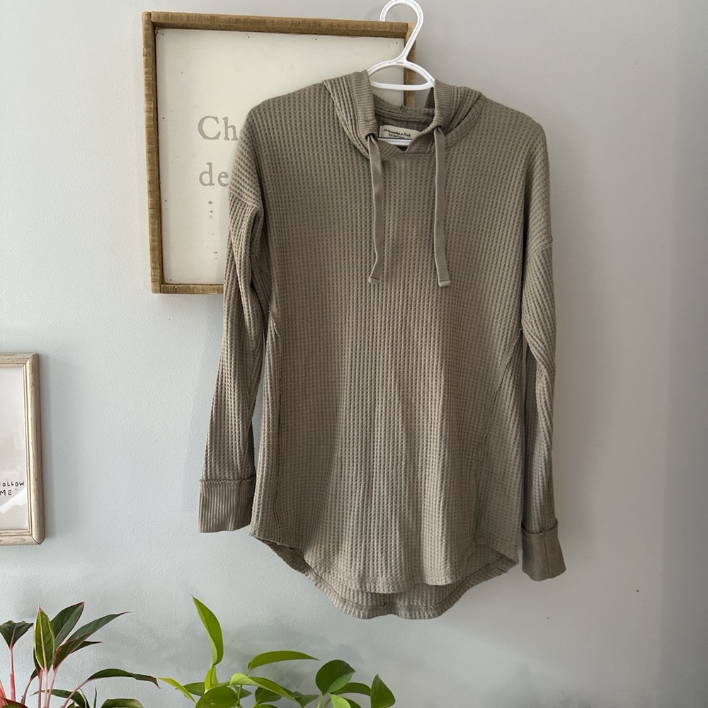 Abercrombie & Fitch Sweater Hoodie. Medium.